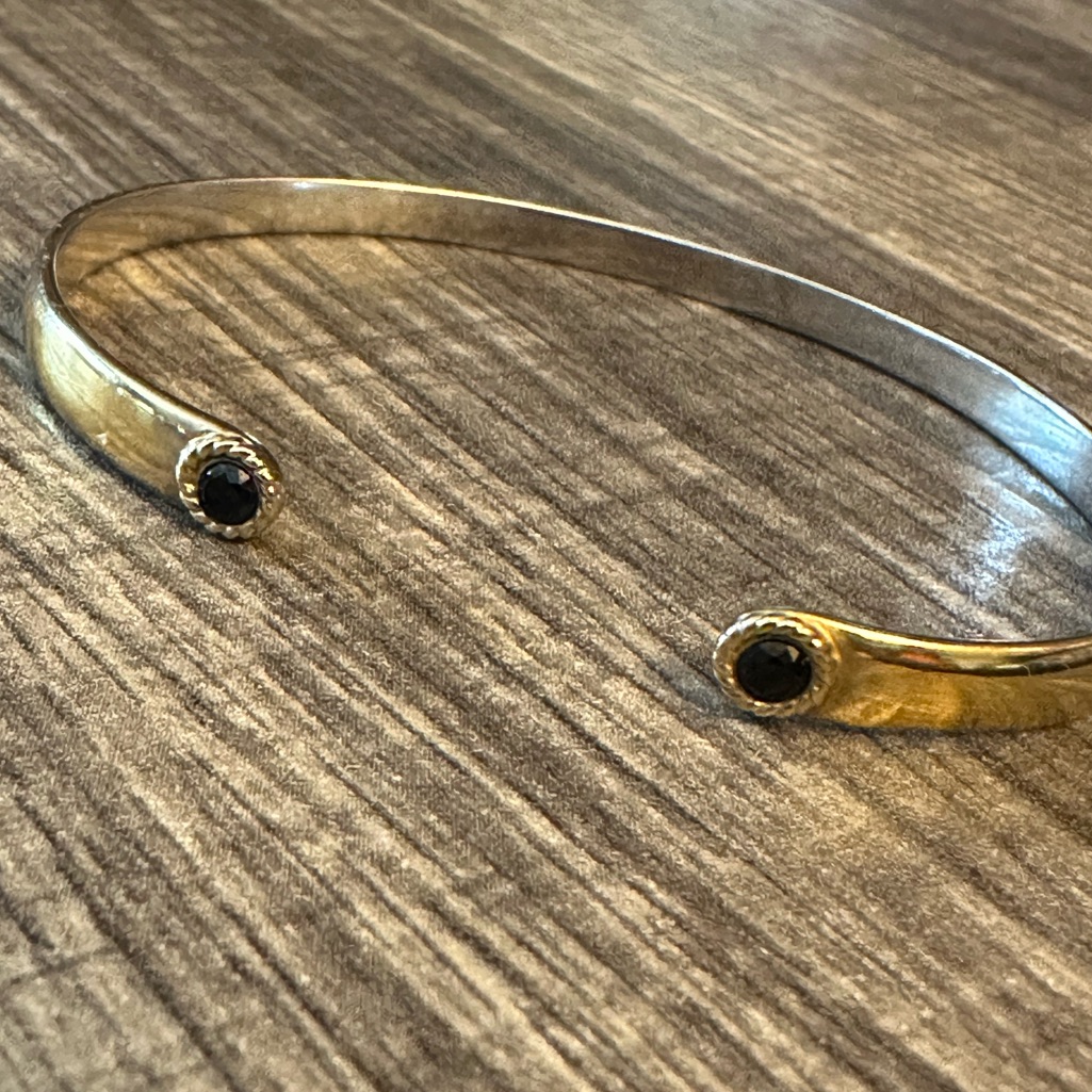 Wow Poshmark - Authentic Anna Beck 18k Gold Black Onyx Smooth Cuff 285$